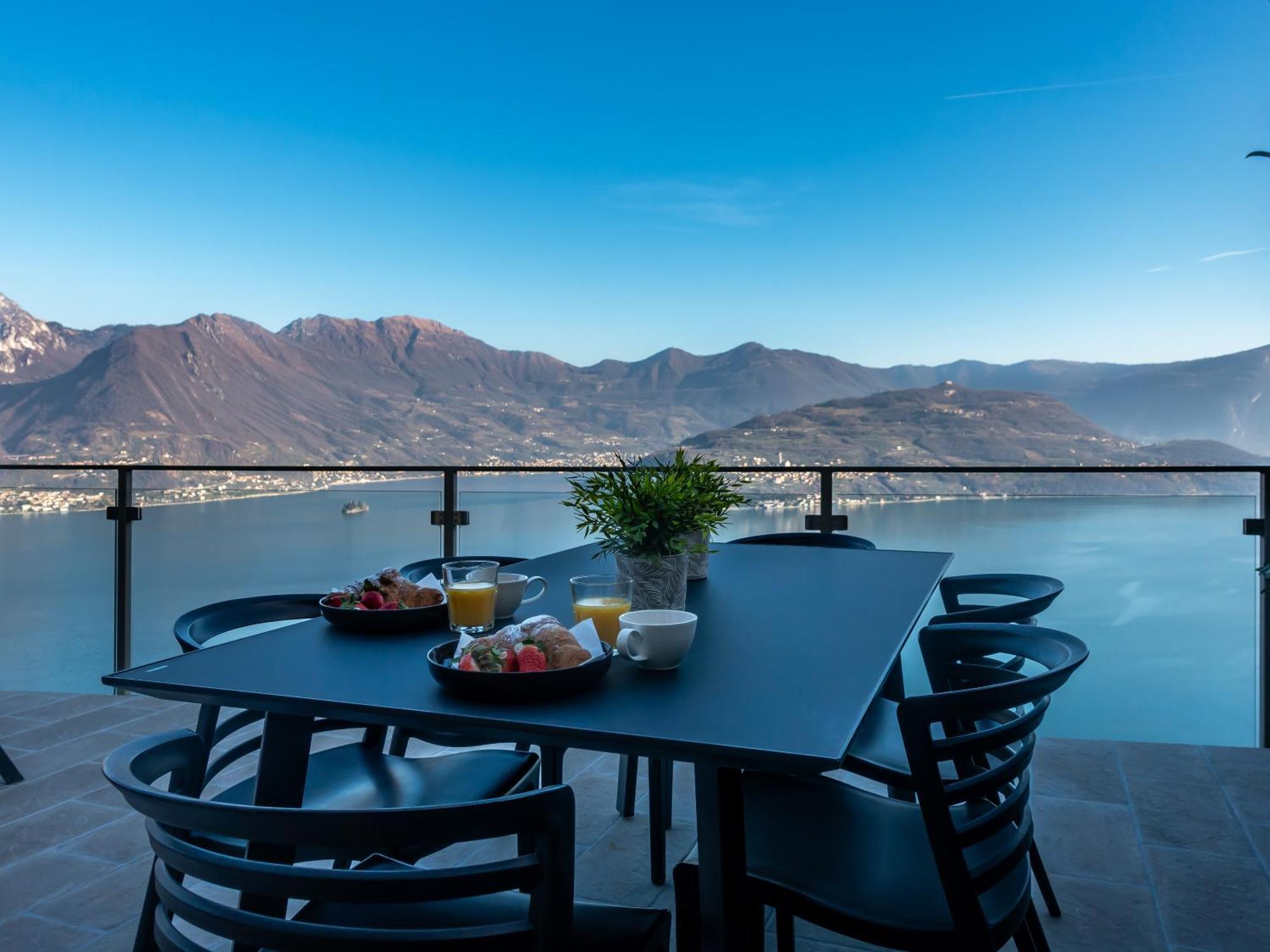 Mia Isola With Lake View, Garden And Swimming Pool Parzanica Exterior foto